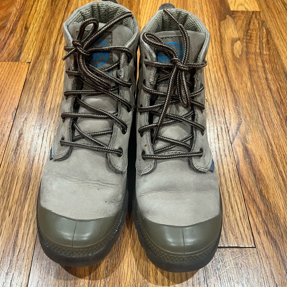 Women's Palladium Work Boots Grey,Size 6.Some stains see pictures
